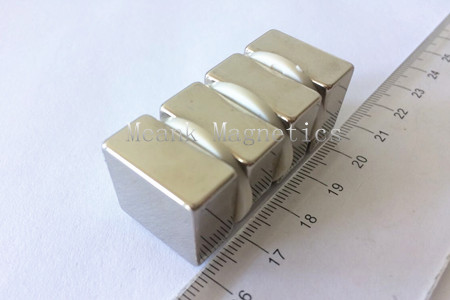 20 x 20 x 10 mmの正方形のネオジム磁石