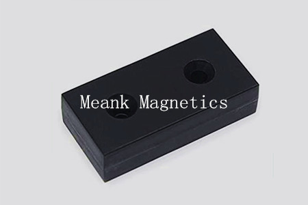 50.8 x 25.4 x 12.7 mmの長方形のプラスチックは、対向した穴でネオジム磁石を塗りました