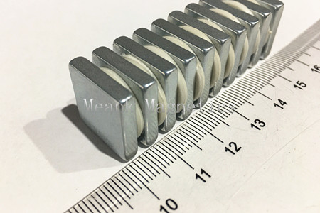 正方形のネオジム磁石